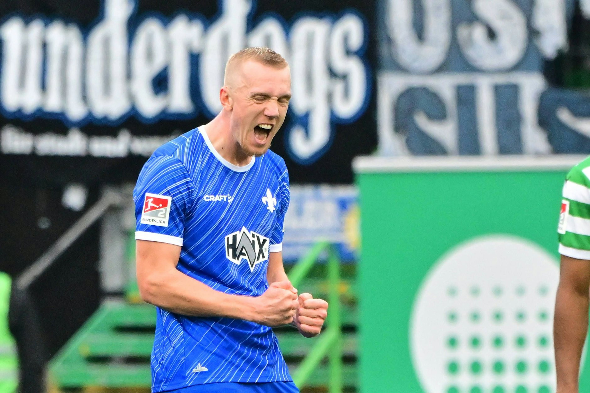 Der Schwede Isac Lidberg trifft für den SV Darmstadt 98 am Fließband. Acht Tore in neun Spielen. Der Stürmer führt die Torschützenliste der Zweiten Liga an.