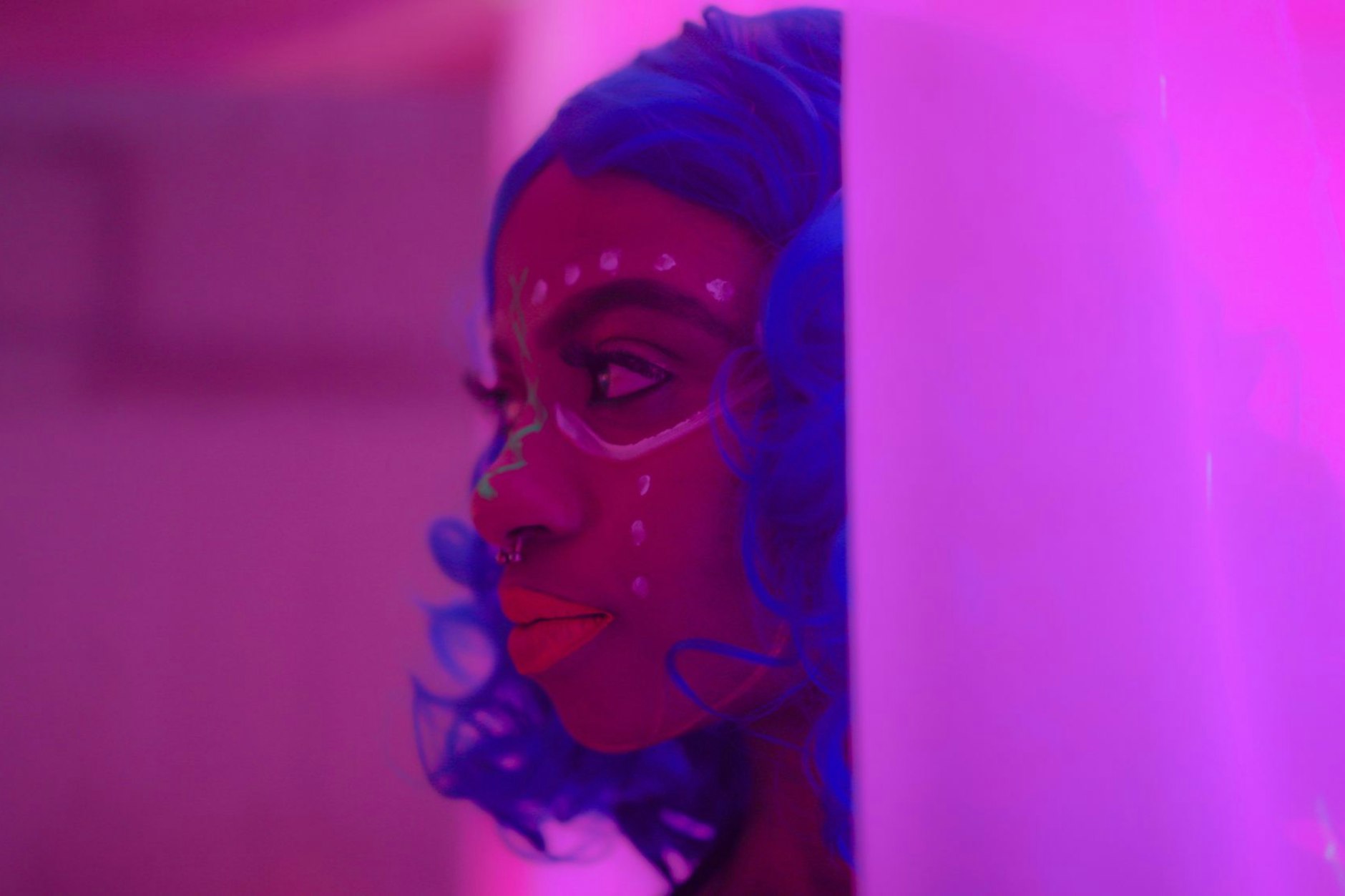 Afrikamera: „Bufis“ von Mahad Ahmed und Vincenzo Cavallo spielt zwischen den Träumen und dem Überlebenskampf in der Suburbia von Nairobi