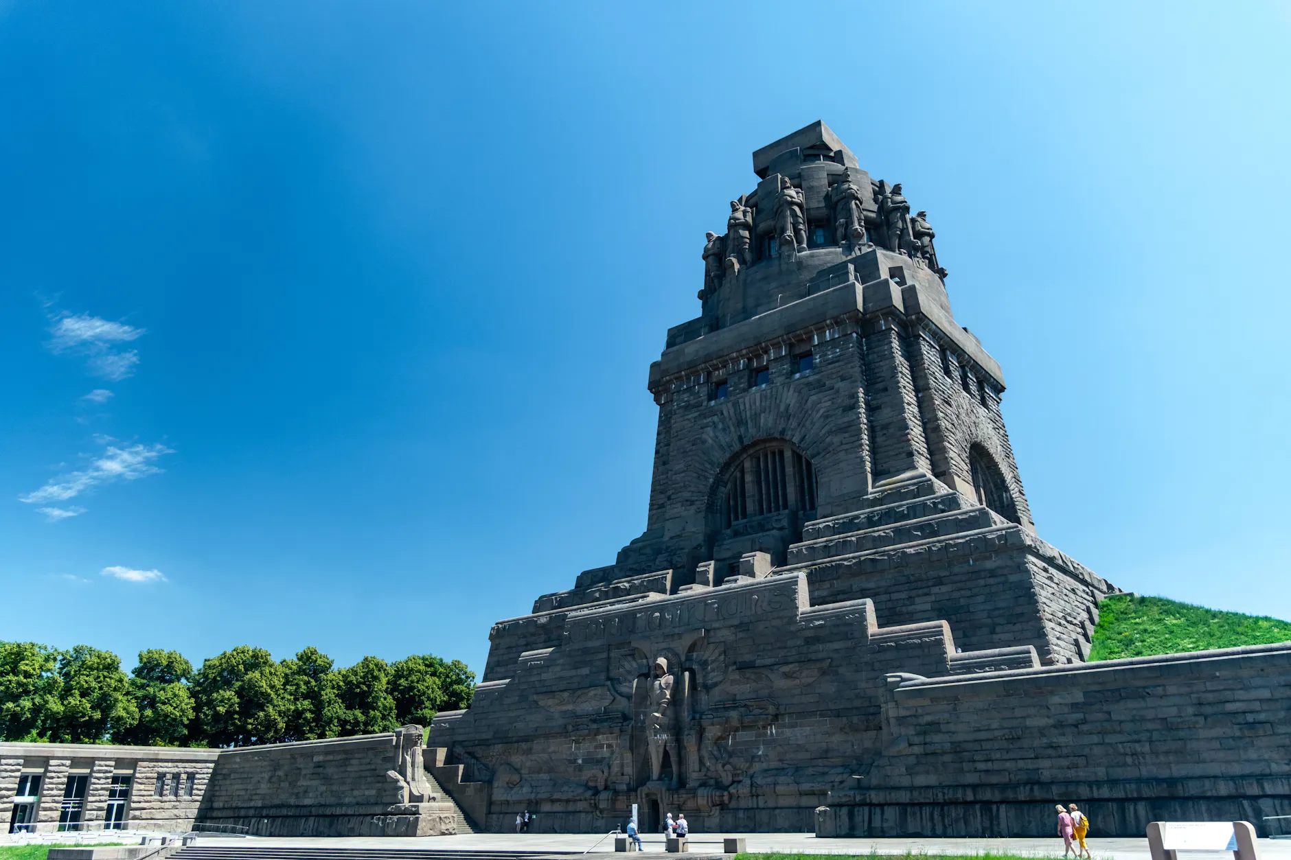 Leipzig lässt es in Sachen Denkmalanlagen gern mal krachen, siehe das Völkerschlachtdenkmal.