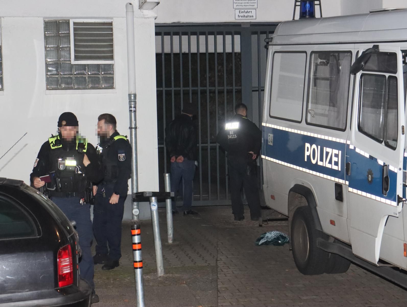 Massenschlägerei in Spandau – Mann stirbt nach Messerstichen