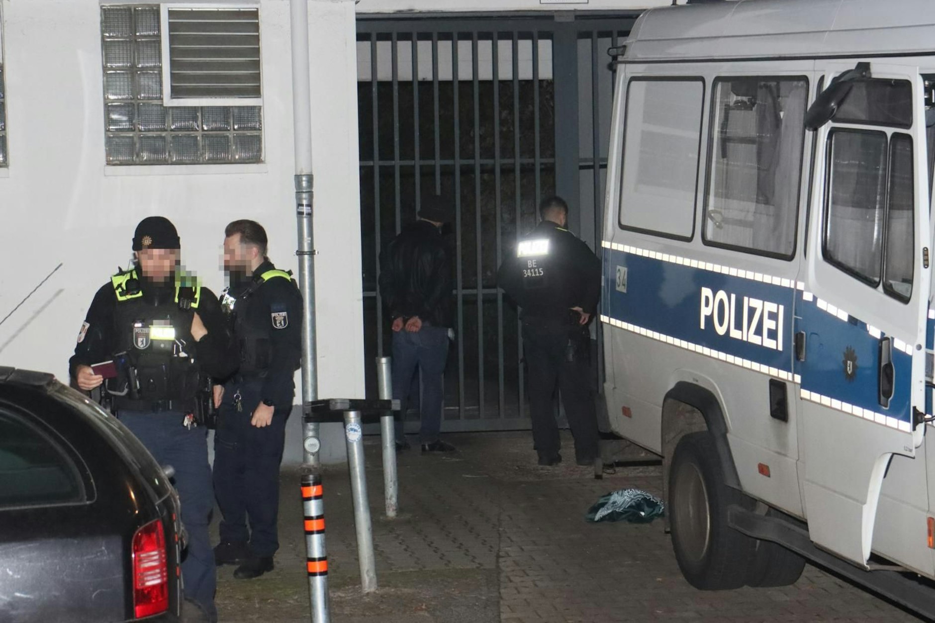 Spandau: Massenschlägerei endet mit mindestens einem Toten! 