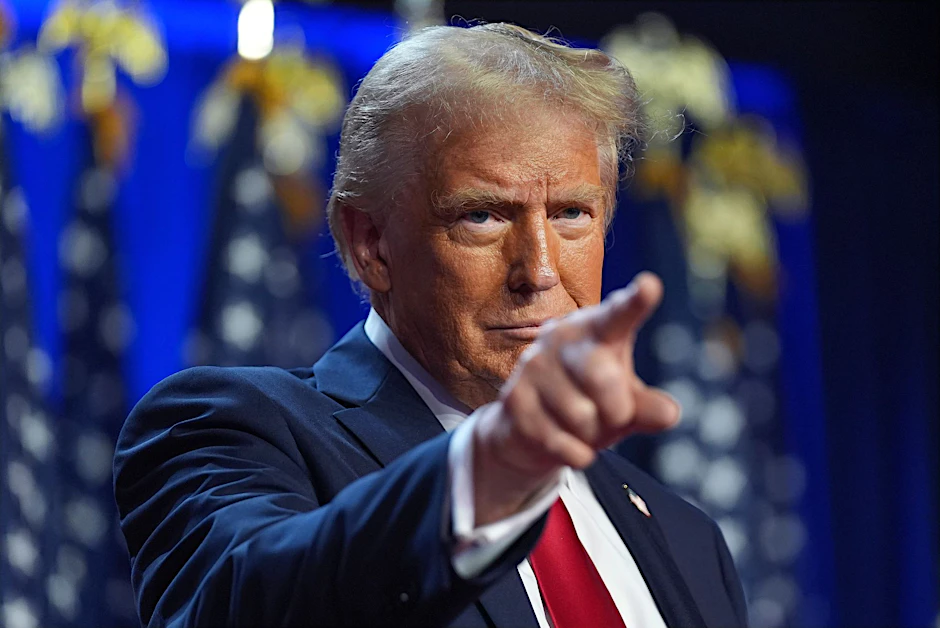 Der republikanische Präsidentschaftskandidat und ehemalige Präsident Donald Trump kommt am Mittwoch, dem 6. November 2024, zu einer Wahlparty im Palm Beach Convention Center in West Palm Beach, Florida.&nbsp;