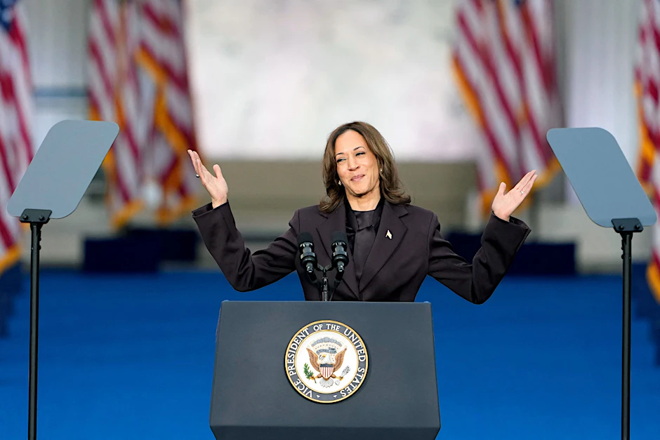 Kamala Harris auf der Bühne der Howard Universität in Washington DC