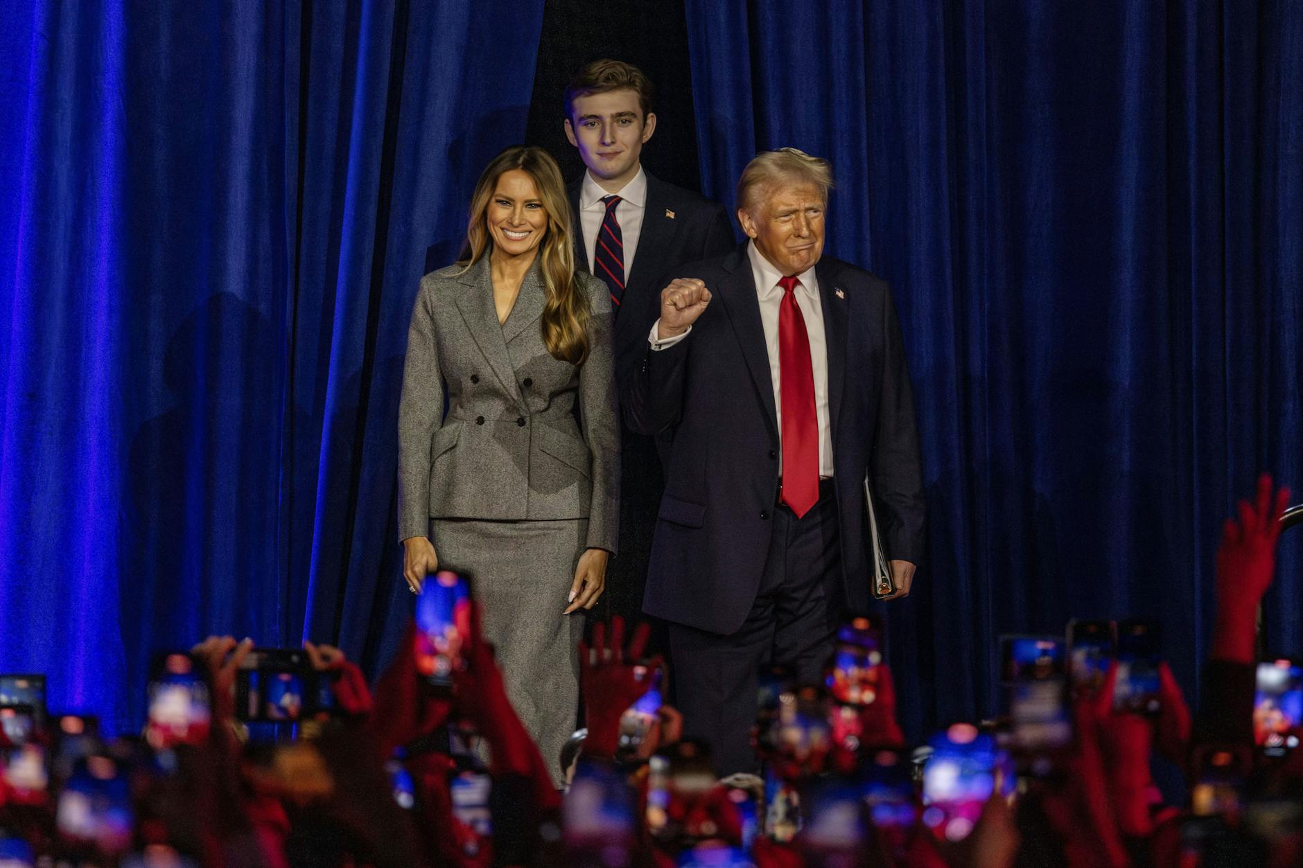 Trump mit Ehefrau Melania in der Nacht zu Mittwoch auf einer Wahlparty in Florida