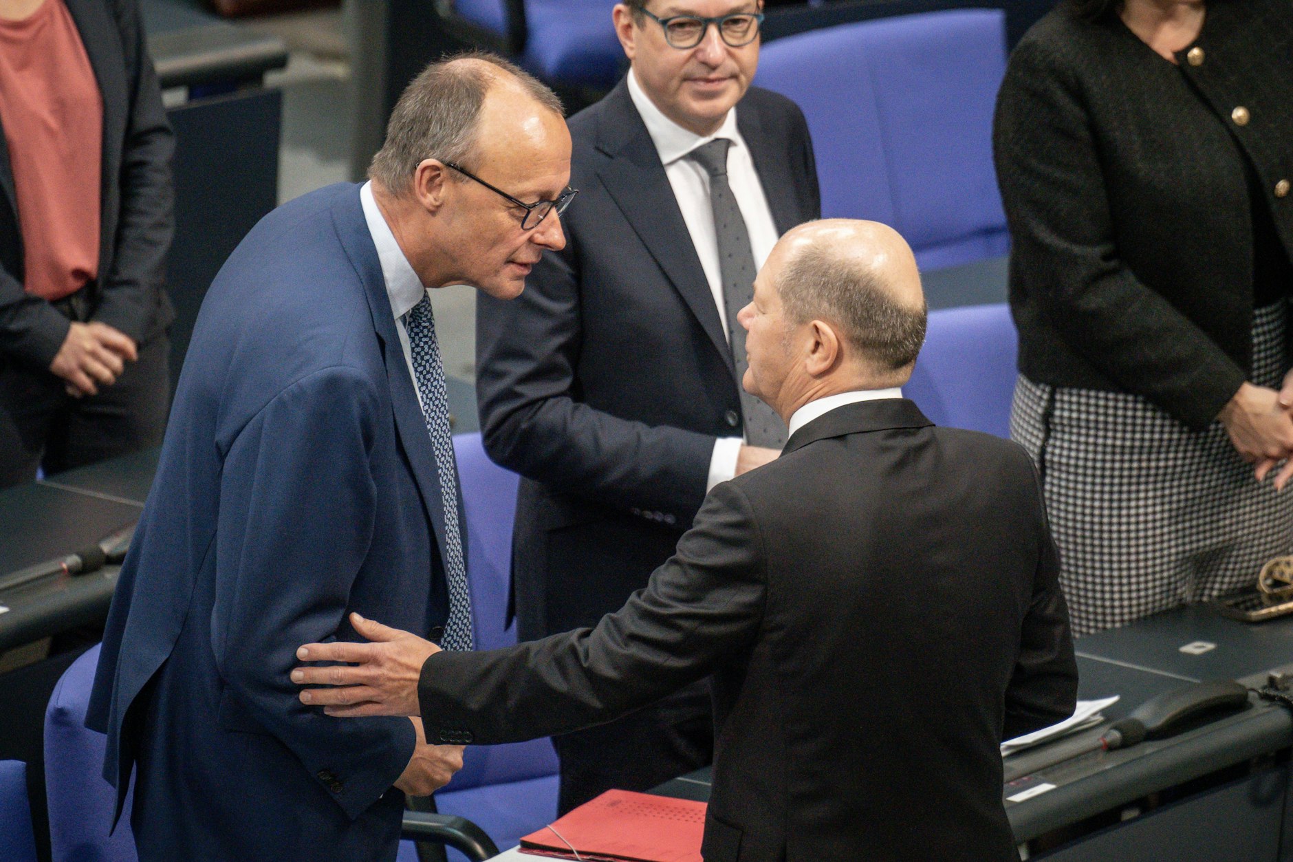 Olaf Scholz und Friedrich Merz beraten heute über Neuwahlen.