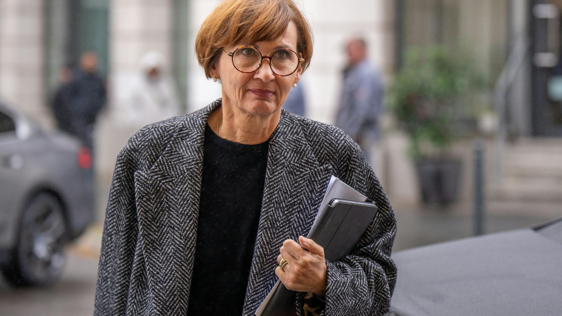 Bettina Stark-Watzinger (FDP), Bundesministerin für Bildung und Forschung, fällt nach dem Rücktritt finanziell in ein sehr weiches Polster.