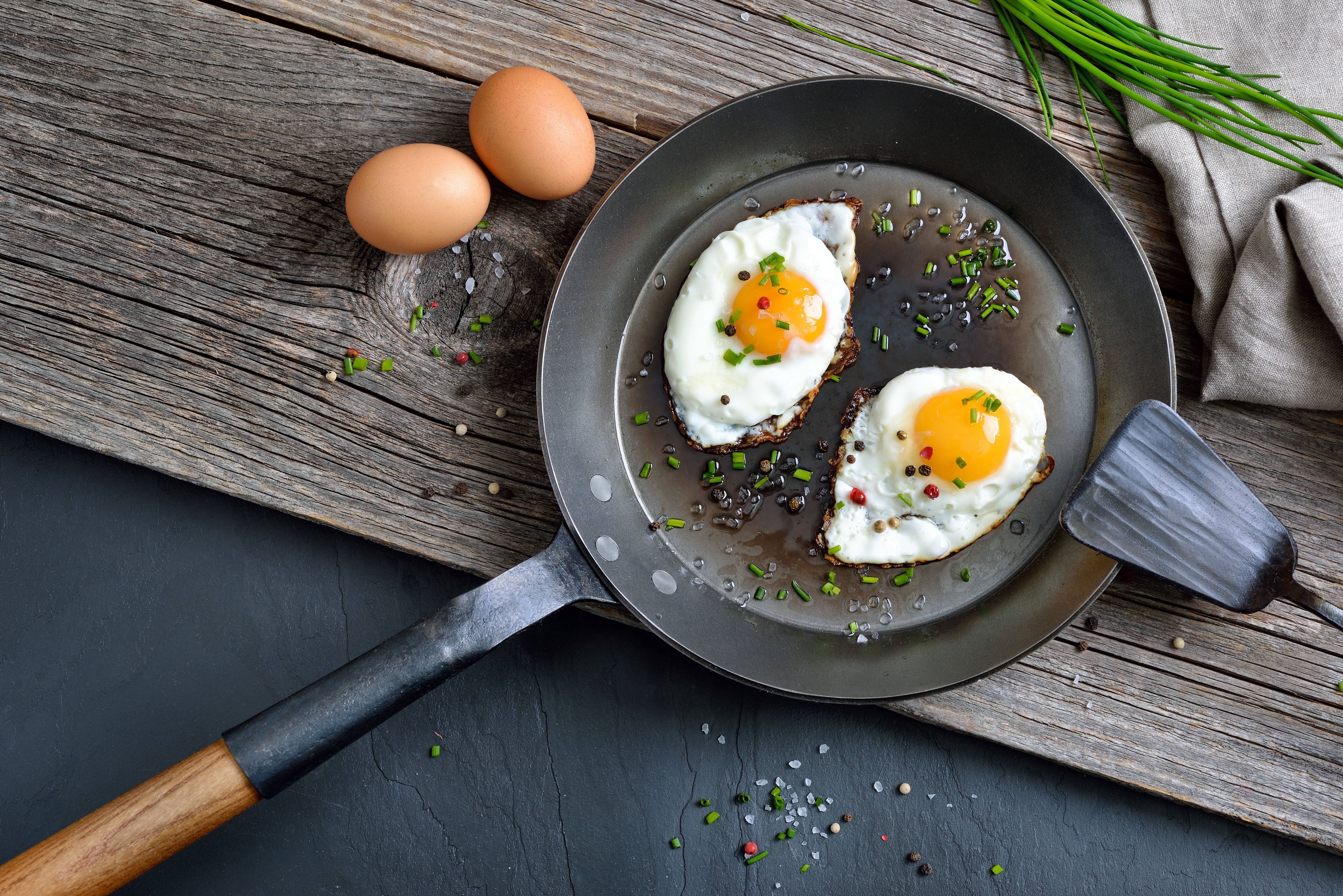 Knuspriger Rand, innen cremig-weich! Tricks für perfekte Spiegeleier