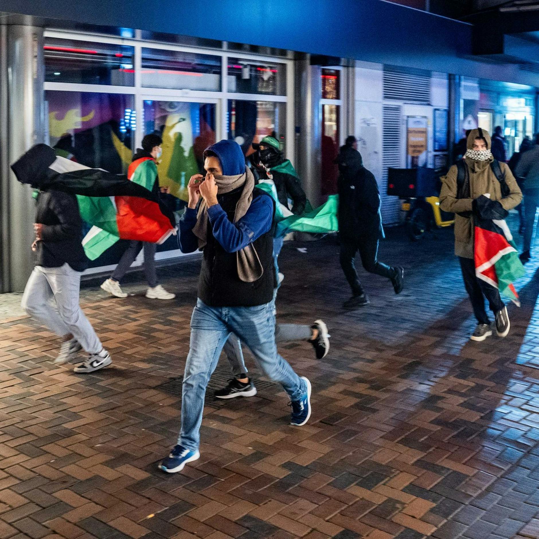 Image - Amsterdam: Israel schickt Rettungsflieger für israelische Fußballfans nach Ausschreitungen