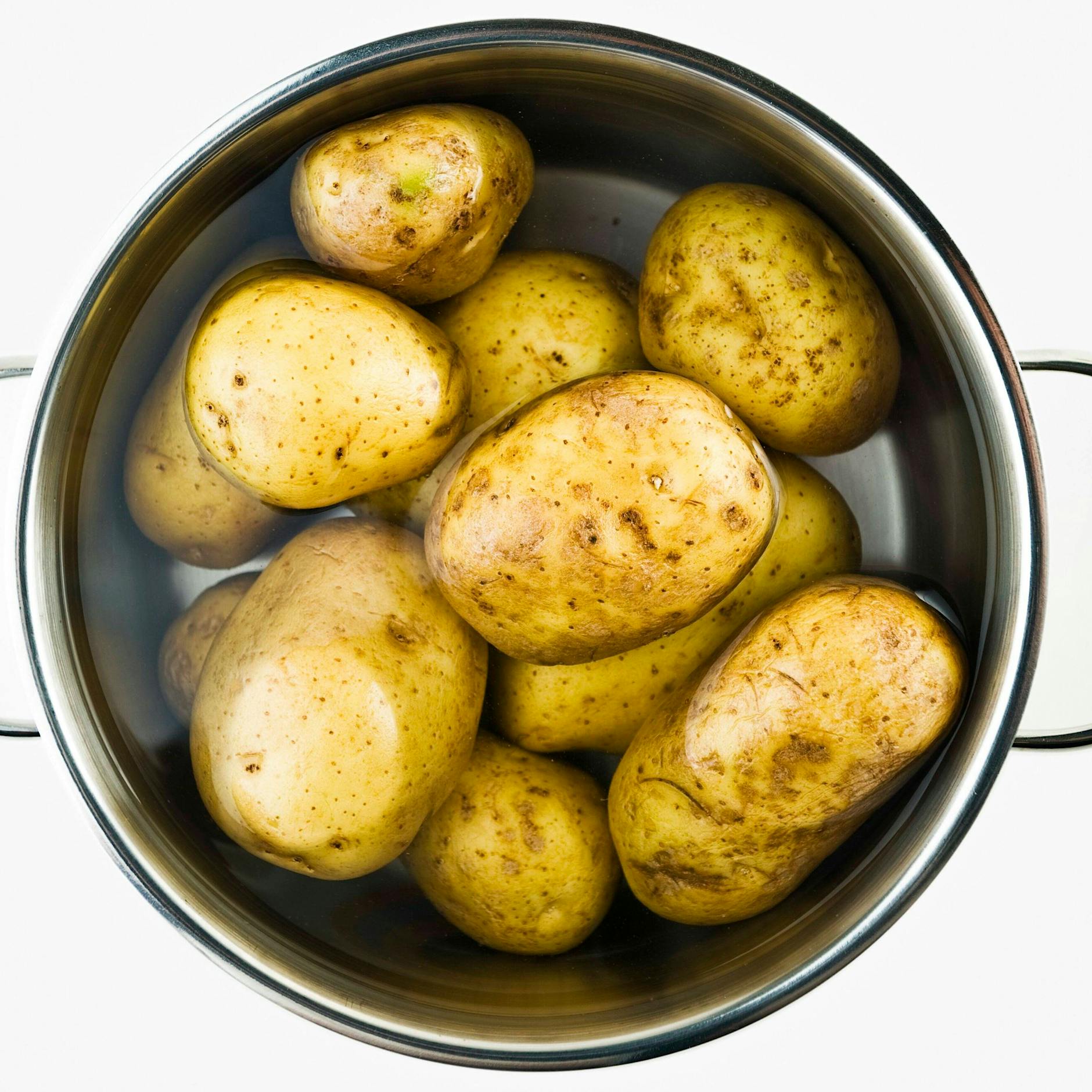 Genialer Trick: SO werden Kartoffeln schneller gar und verkochen nie!