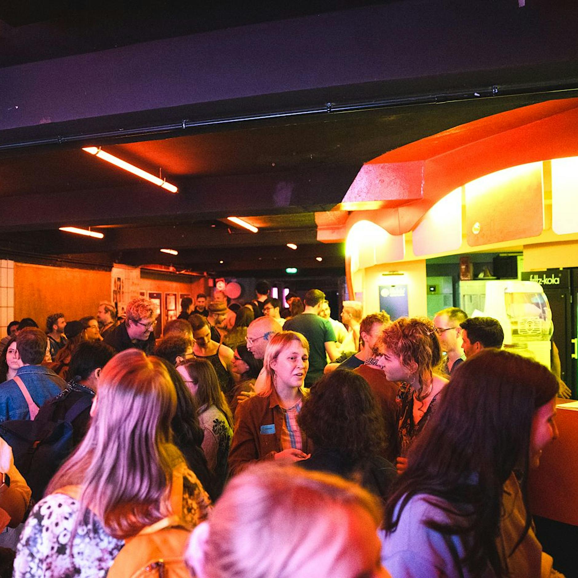 Drogenstadt Berlin – warum Menschen nun ohne Alkohol feiern: „Berlin war schon immer Vorreiter“