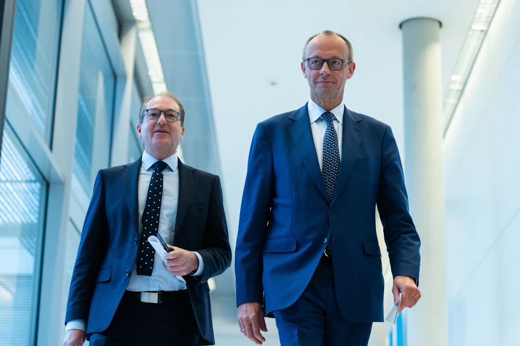Merz rejects Scholz: vote of confidence immediately, new elections in ...