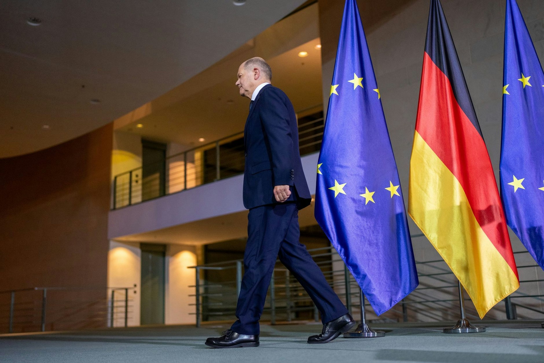 Bundeskanzler Olaf Scholz (SPD) nach seinem Statement zur Lindner-Entscheidung am Mittwochabend