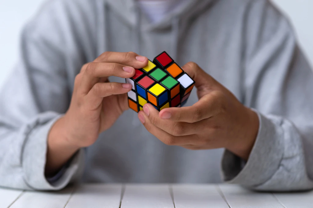 Reinickendorf'ta profesyoneller Rubik küpünü rekor sürede çözüyor