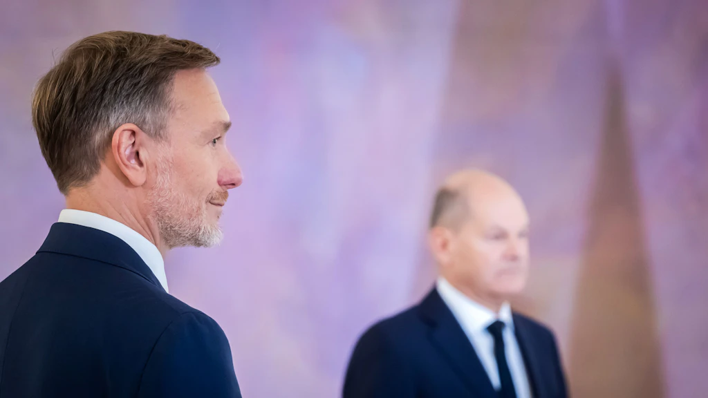 Scholz sagte Auslandsreisen ab, versucht Chaos zu stoppen