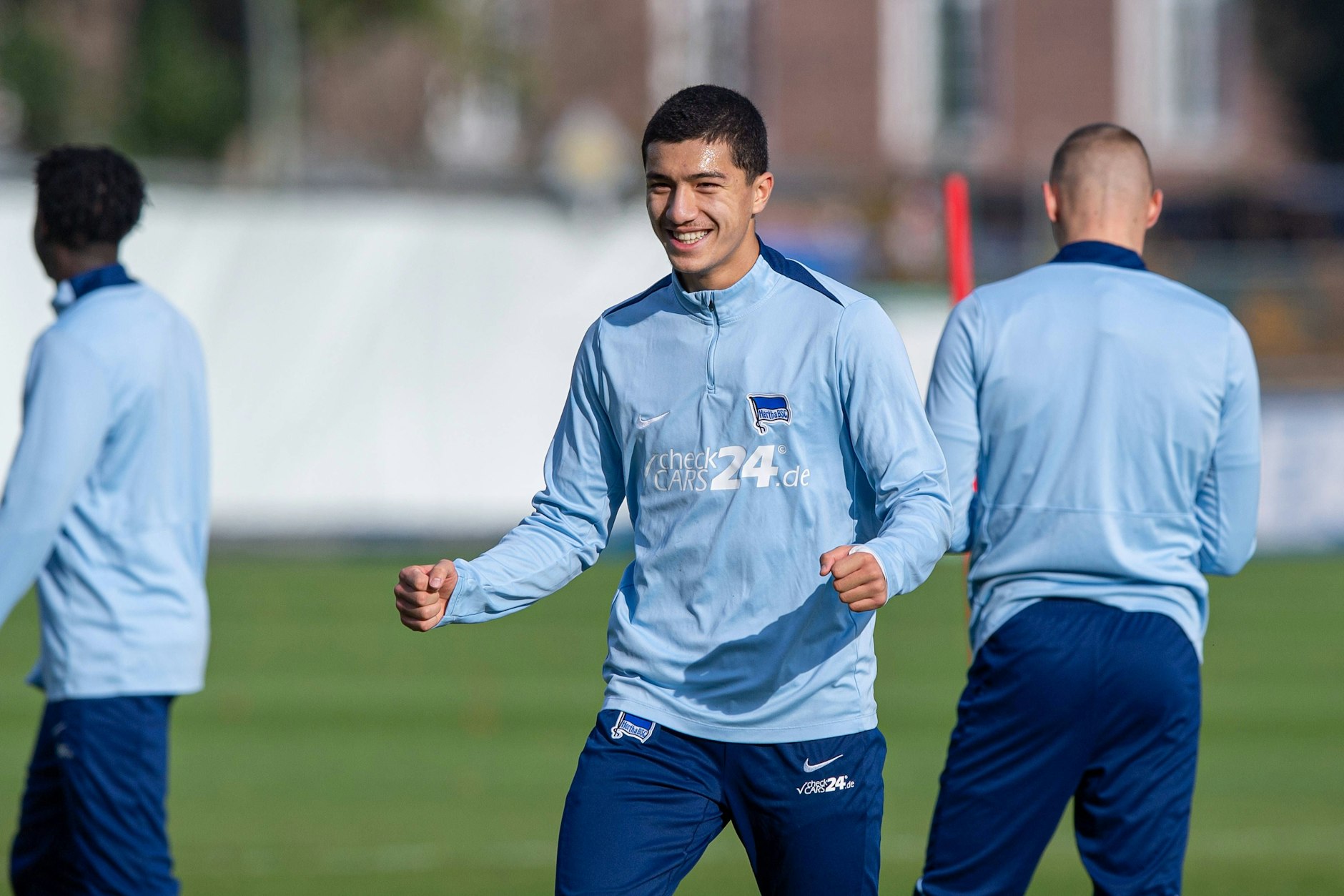 Gute Laune bei Herthas Youngster Ibo Maza. Er spielt nächste Woche wieder für Algerien.