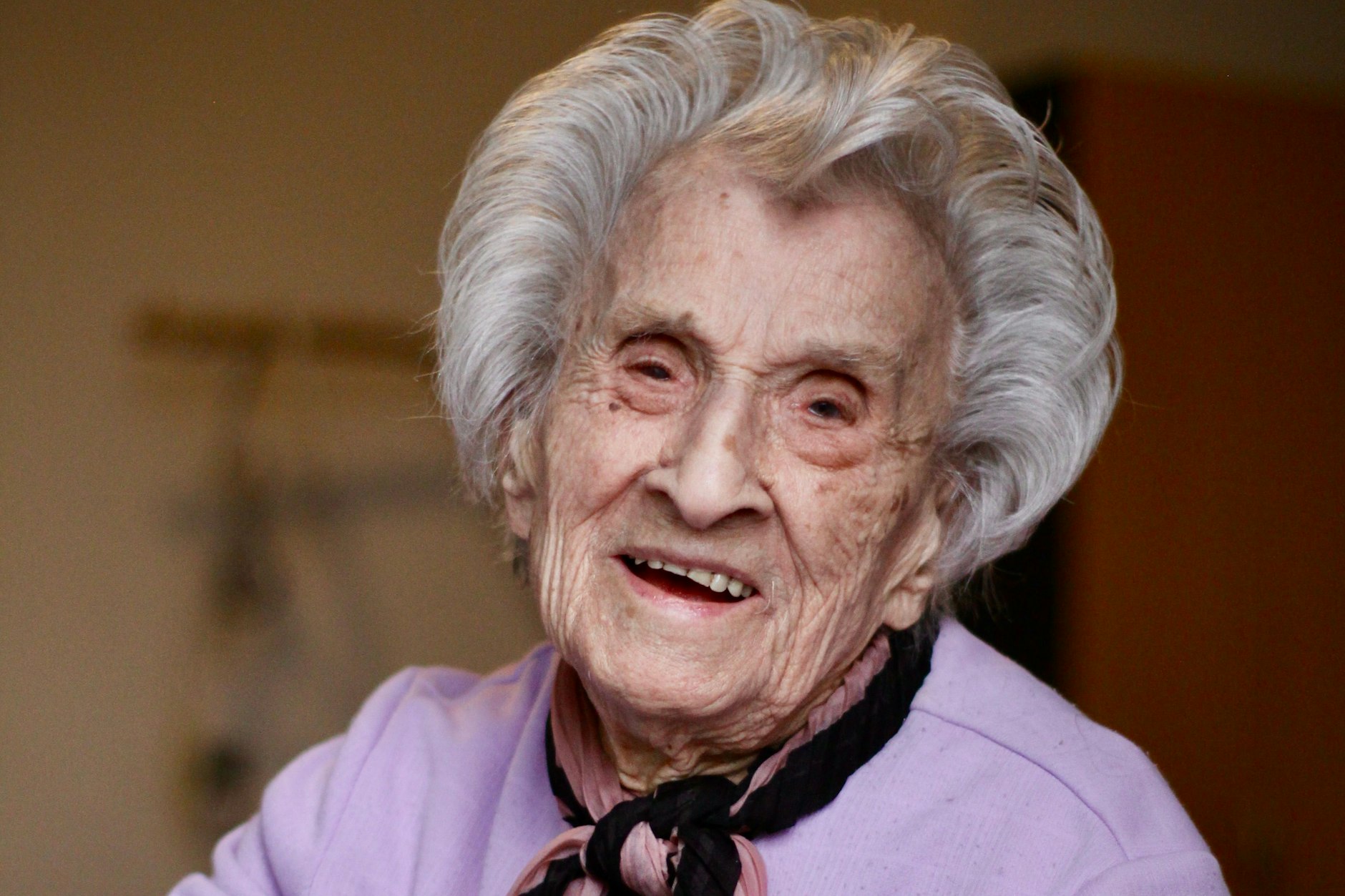 Gertrud wünscht sich zum Geburtstag, dass es mehr Menschen geben würde, die Zeit haben, mit den Alten der Stadt mal einen Spaziergang zu machen, sich länger zu unterhalten. „Es gibt so viele alte Menschen, die sich über Gesellschaft freuen würden.“