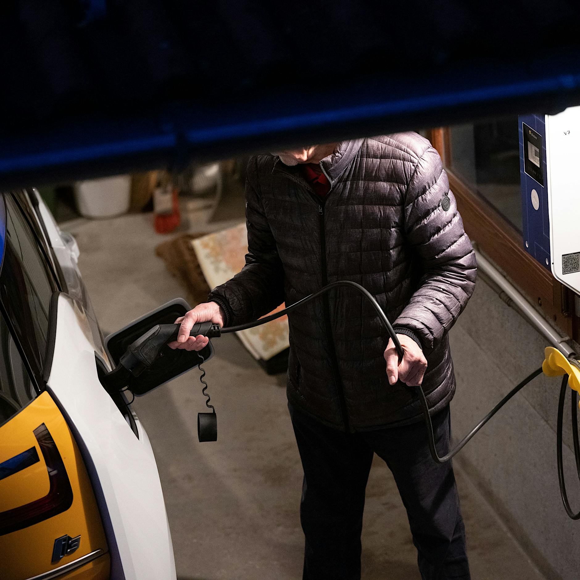 Elektroauto-Fahrerin klagte über Berlin – Tesla-Fahrer kontert: „Simple Taktik“