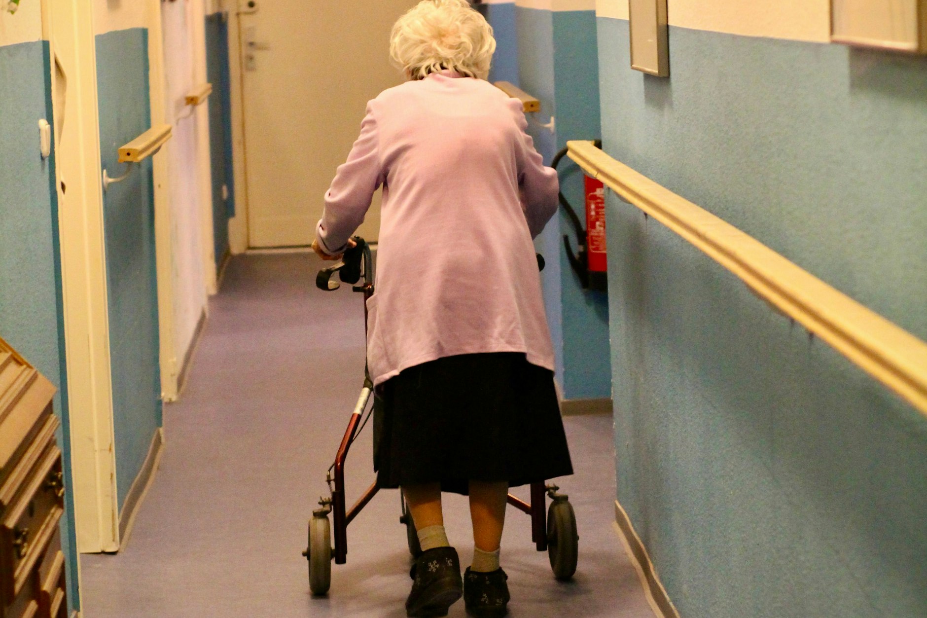 Seit 2019 ist Gertrud in einer Wohngemeinschaft vom Pflegedienst Gardé in Treptow-Köpenick zu Hause – auch die Wohngemeinschaft plant anlässlich des Geburtstags eine Überraschung. Denn 110 Jahre müssen gefeiert werden!