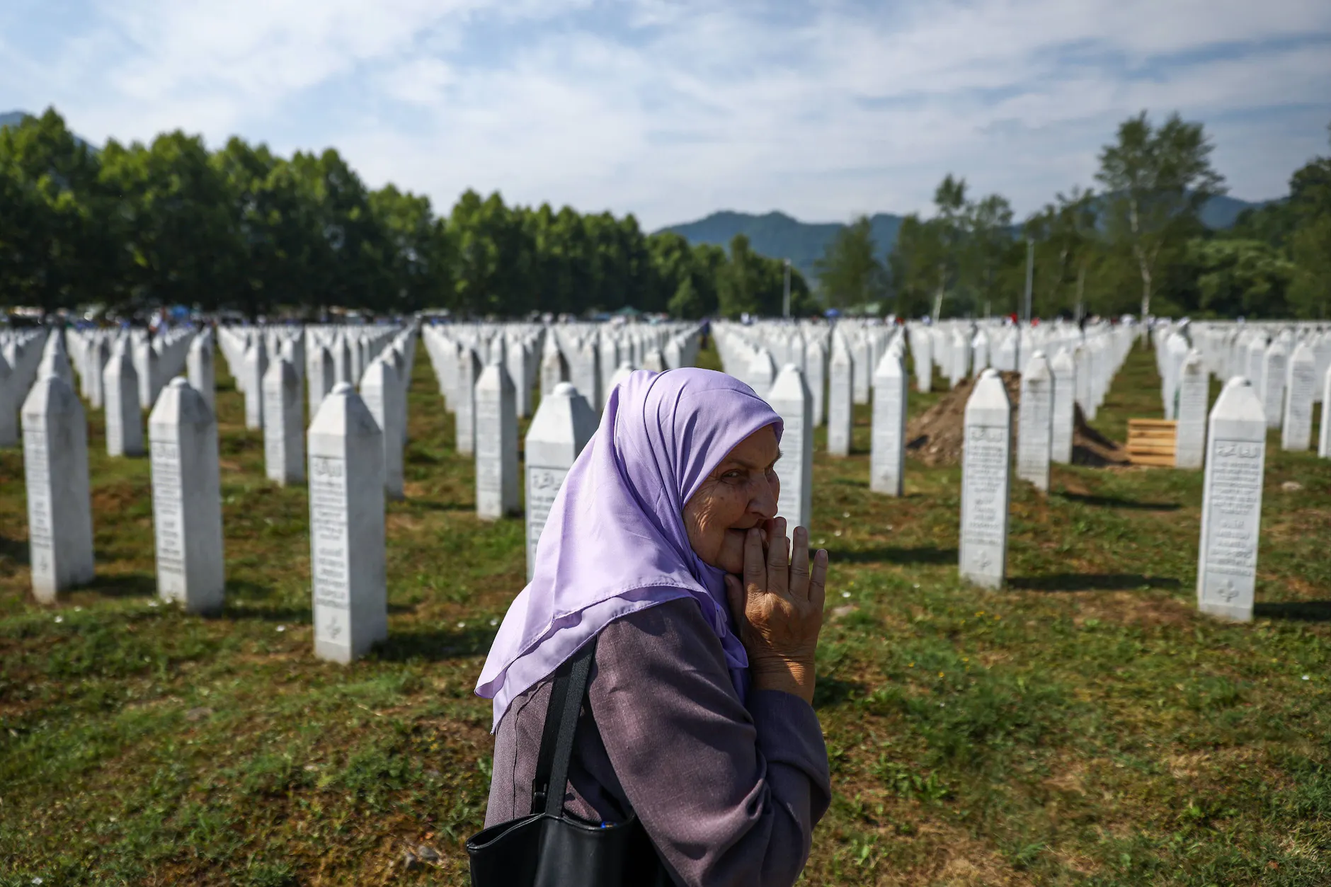 Friedhof mit Gräbern der Opfer des Genozids in Srebrenica.