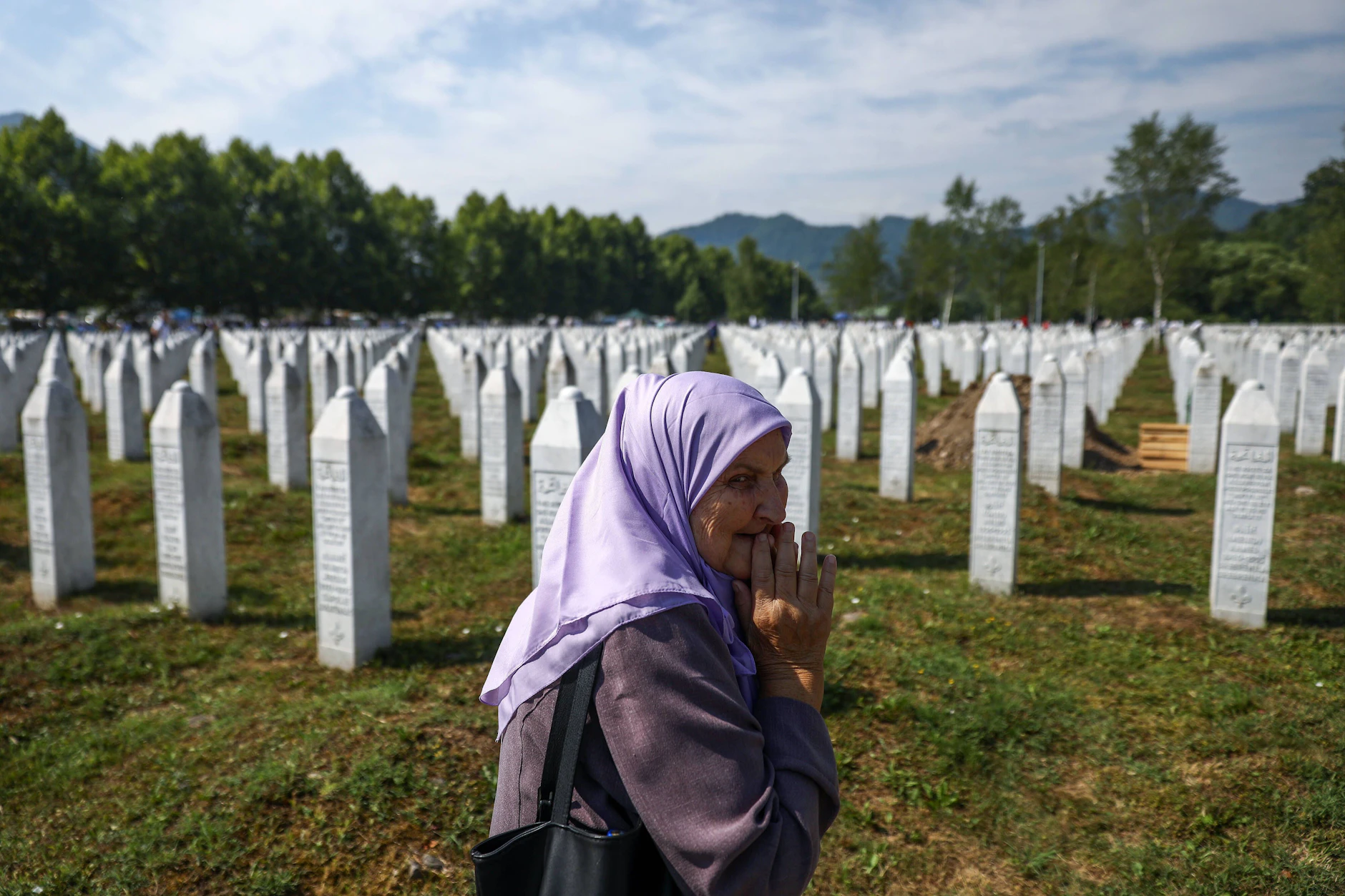 Friedhof mit Gräbern der Opfer des Genozids in Srebrenica.