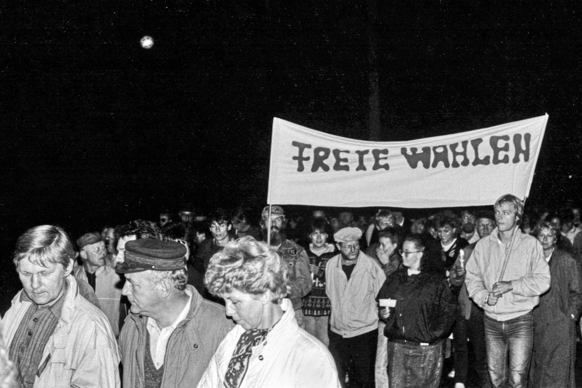 Die Banner der Demonstrationen im Jahr 1989 sind Ausgangspunkt für die Gestaltung des Siegerentwurfes.