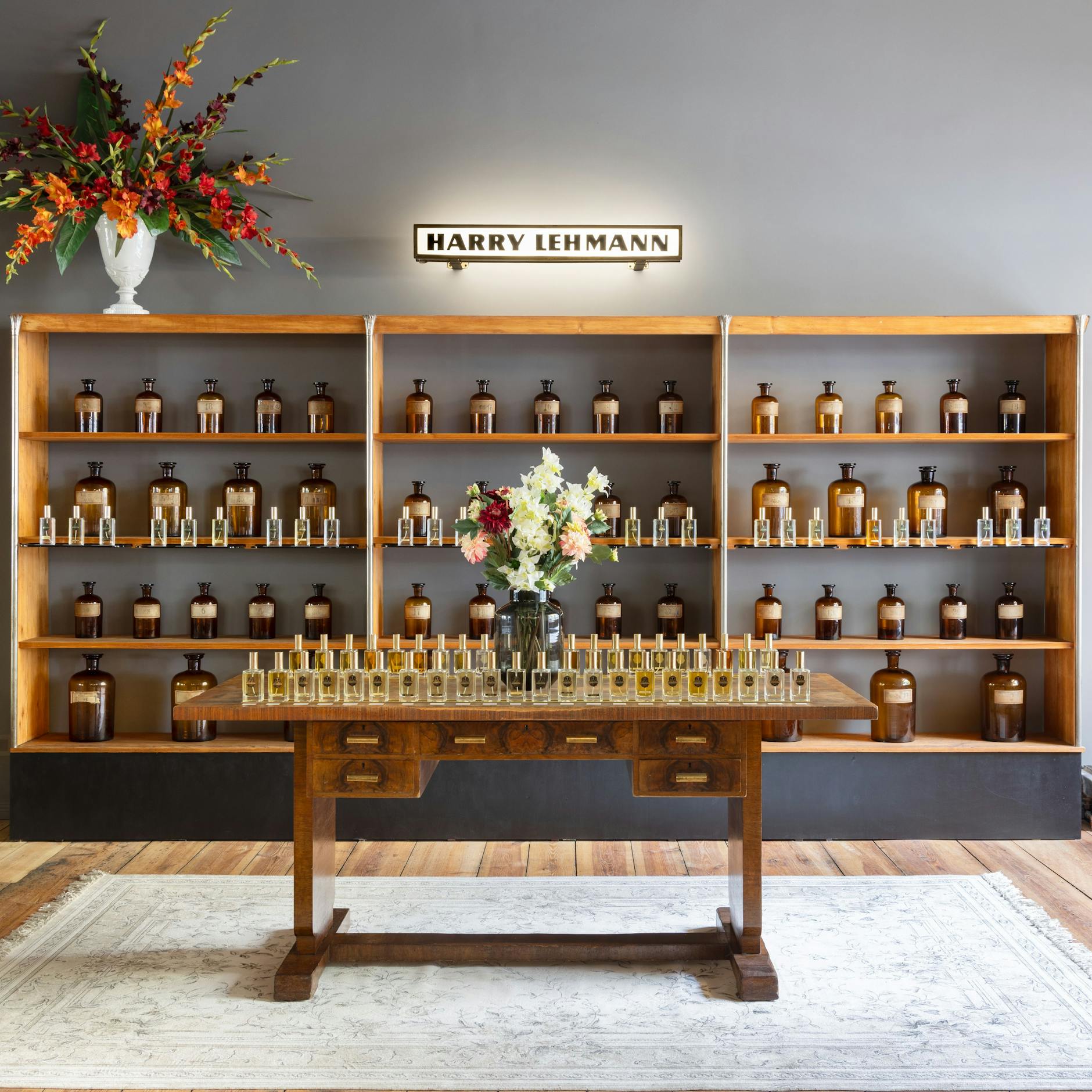 Image - Harry Lehmann auf der Kantstraße in Charlottenburg: Wo Marlene Dietrich ihr Parfüm kaufte