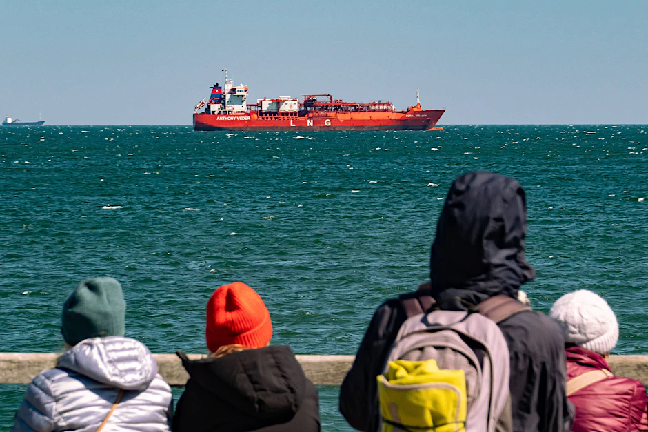 Wegen eines LNG-Terminals auf Rügen im Hafen Mukran wütet ein heftiger Streit zwischen Anwohnern, Anlagenbetreibern und der Landes- und Bundesregierung.