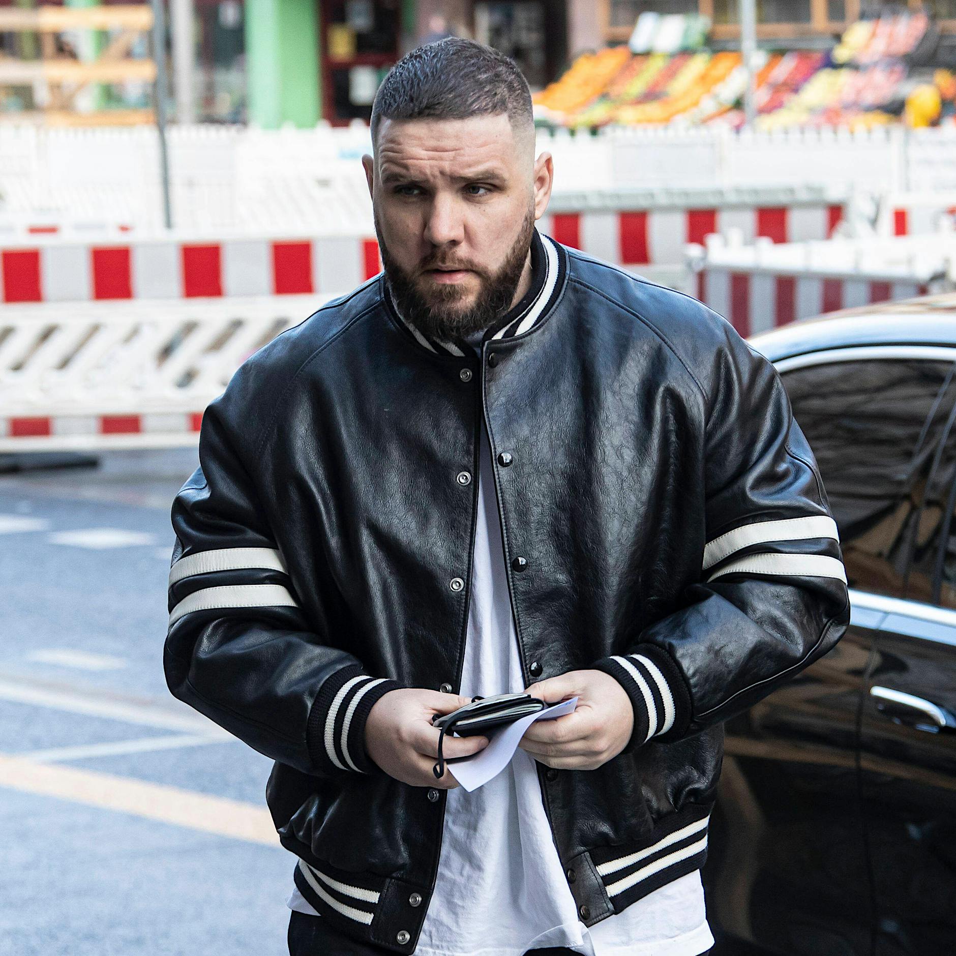 Flaschen, Aschenbecher, Dokumente: Bushido durchsucht Wohnung von Rap-Kollege Fler in Berlin – Video