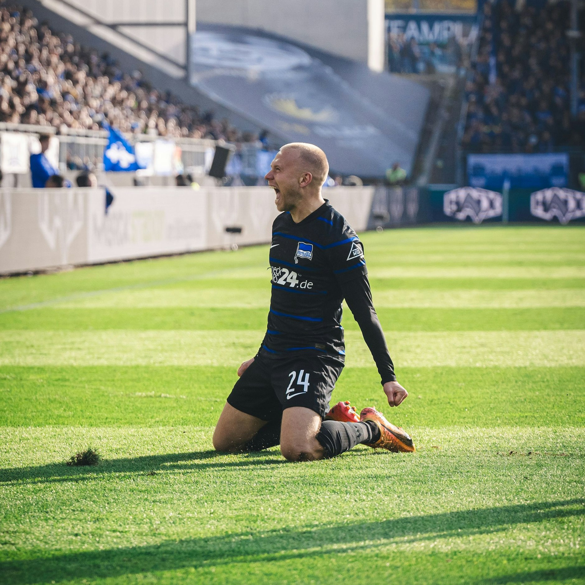 Herthas Jon Thorsteinsson jubelt über sein Tor zum 2:1, doch danach wurde der Treffer aberkannt.