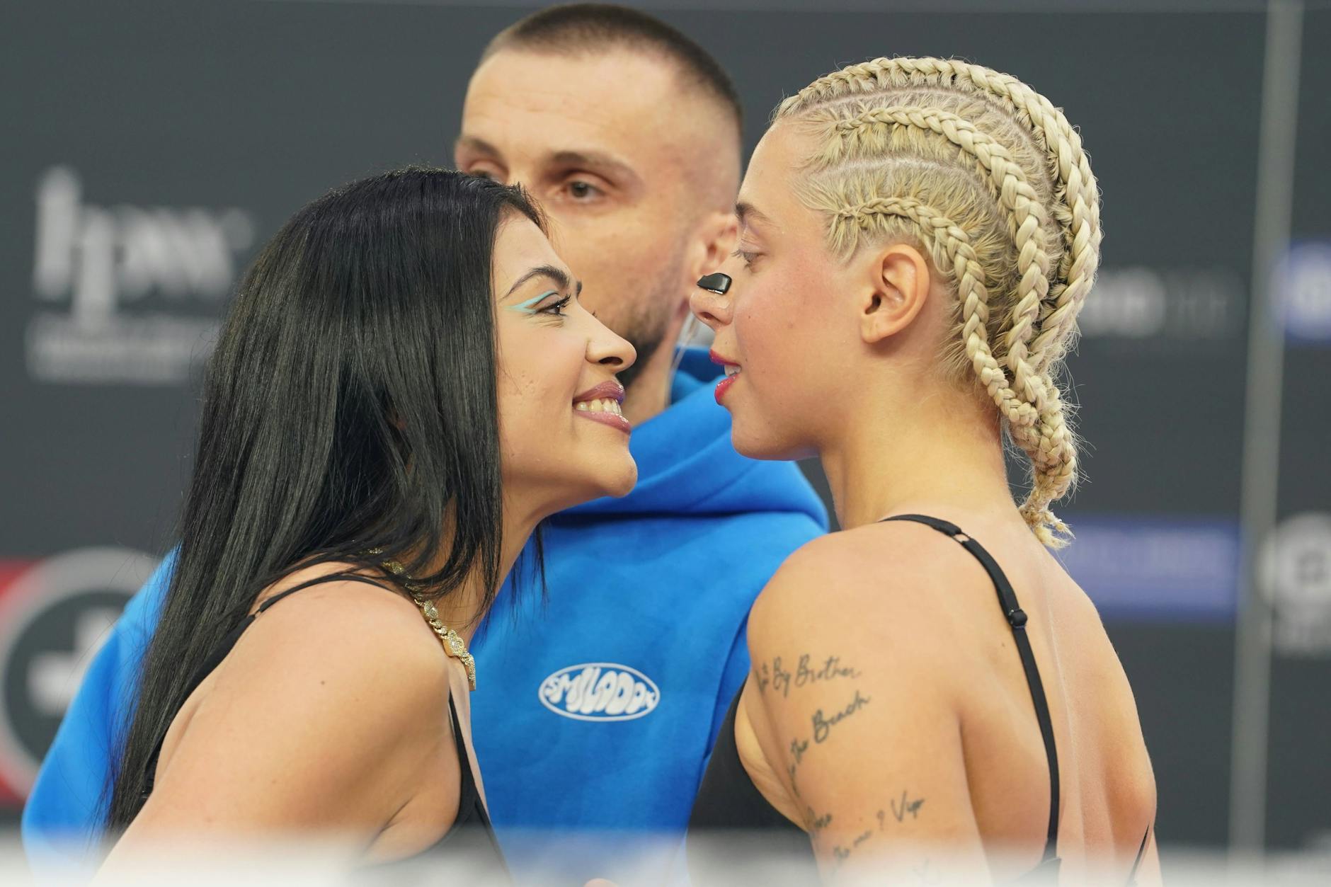 Hati Suarez und Walentina Doronina beim Wiegen fürs „Fame Fighting“.