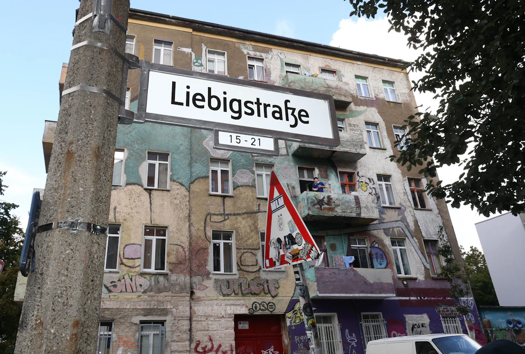 Berlin-Friedrichshain'da polis operasyonu: Adam ateşli silahla görüldü