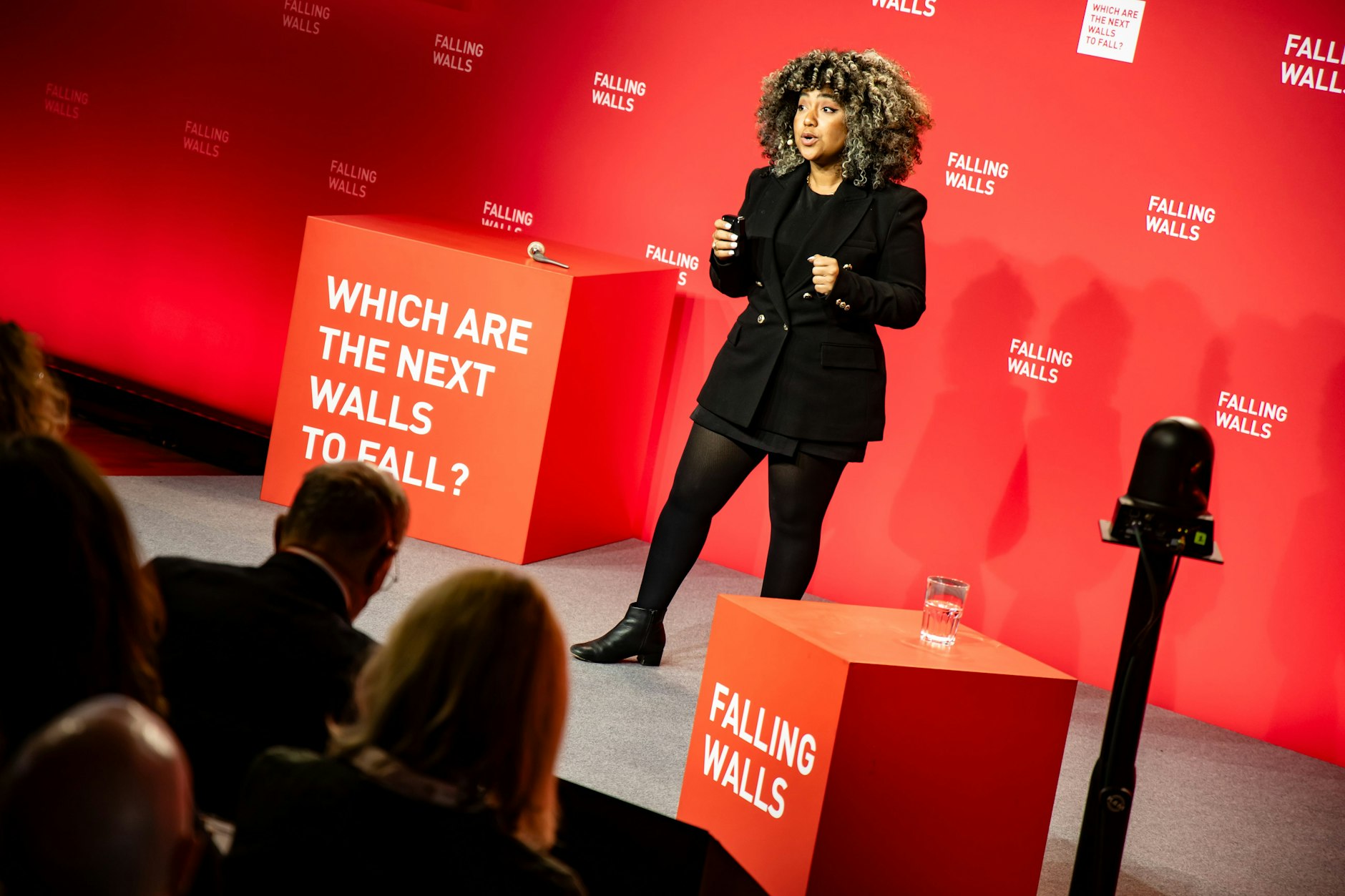 Francis Luciano ist seit letztem Jahr Doktorantin an der Complutense-Universität Madrid und arbeitet an 3D-Druck-Implantaten und Mikropartikeln, die bei der Vorbeugung von eriprothetischen Gelenkinfektionen helfen sollen.