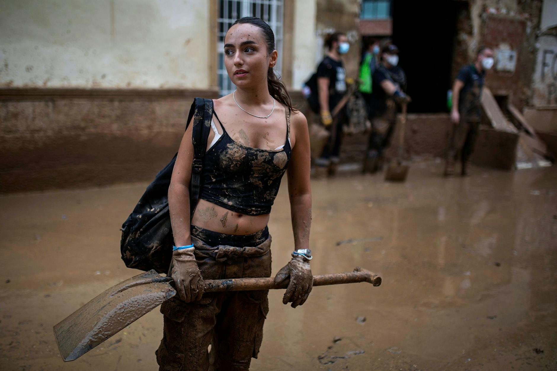 Überflutungen nach dem Sturm DANA in Paiporta, Valencia: Die Stadt Paiporta in der valencianischen Gemeinschaft Spaniens steht am 8. November 2024 nach dem heftigen Durchzug des Sturms DANA unter Wasser.