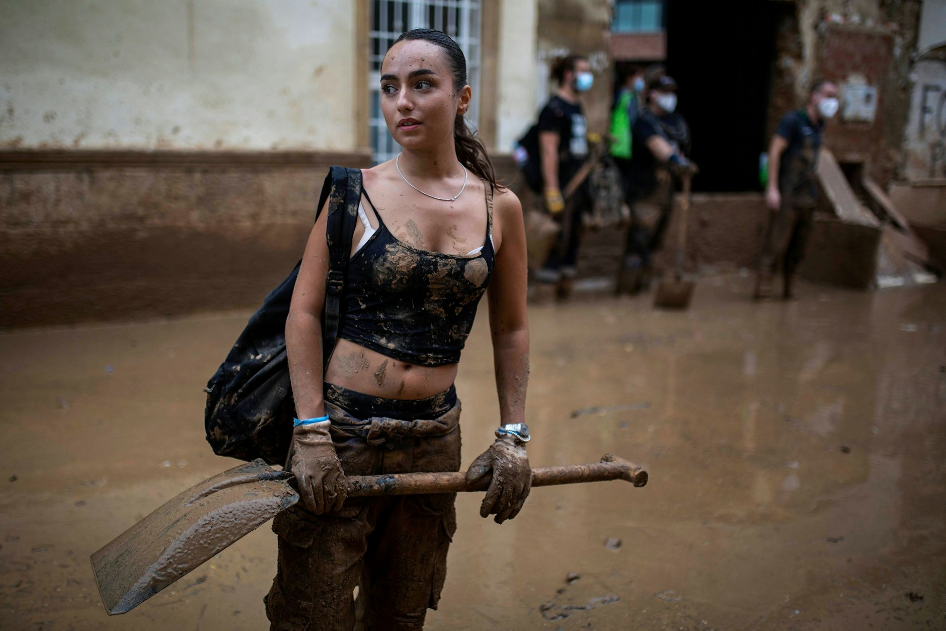 Überflutungen nach dem Sturm DANA in Paiporta, Valencia: Die Stadt Paiporta in der valencianischen Gemeinschaft Spaniens steht am 8. November 2024 nach dem heftigen Durchzug des Sturms DANA unter Wasser.
