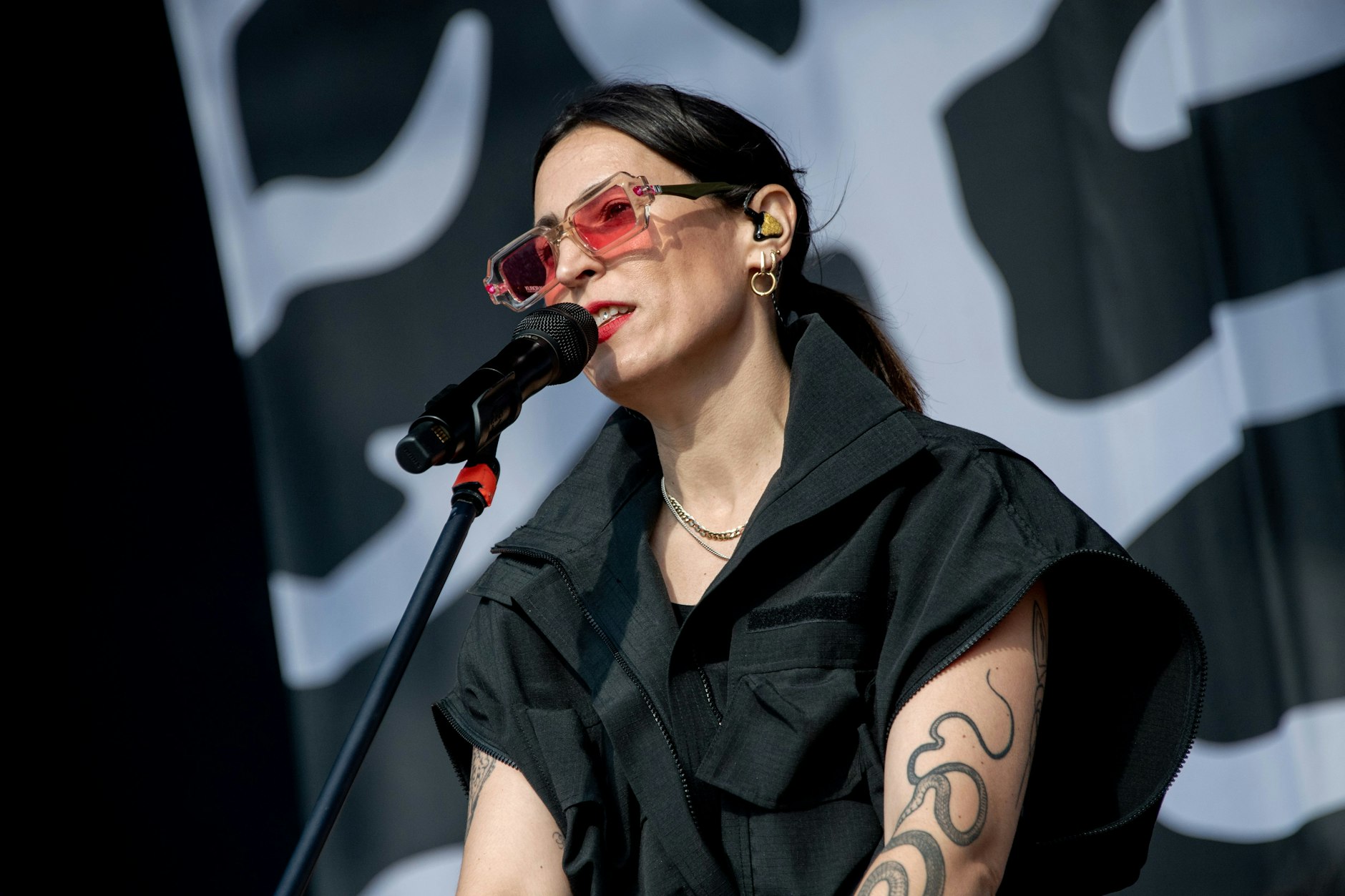 Die Berliner Sängerin Mine bei einem Festival im Sommer.