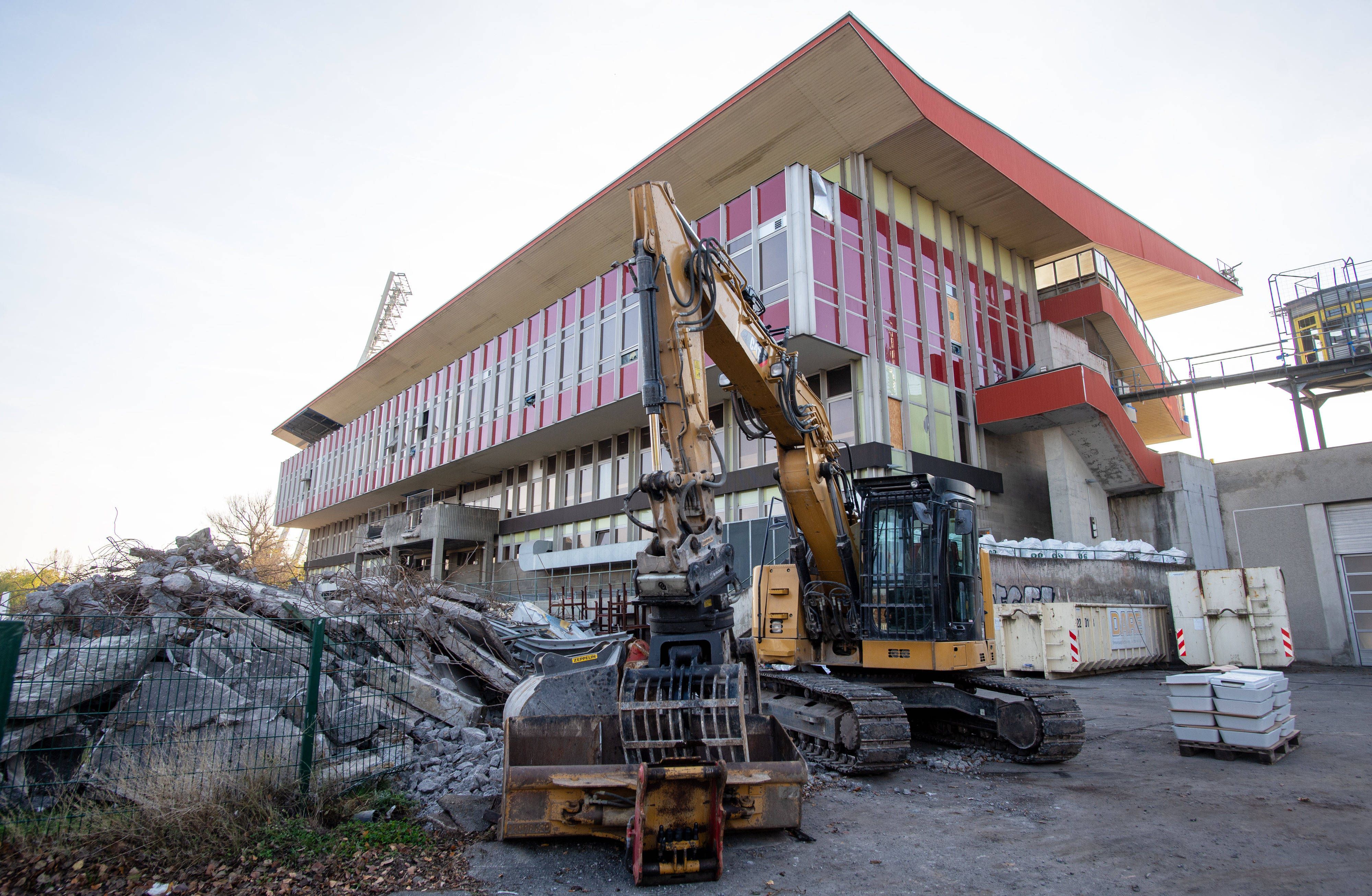 Jahnstadion: Soll jetzt auch der Name weggebaggert werden?