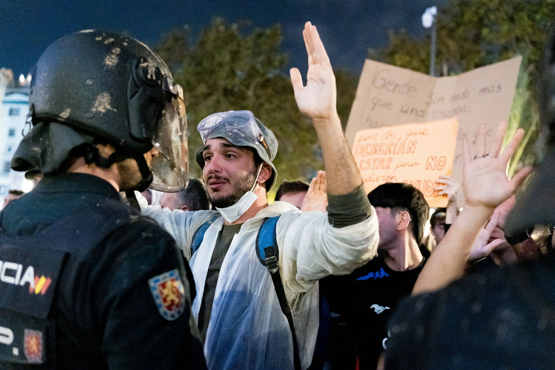 Demonstration gegen die spanische und die valencianische Regierung in Valencia, Spanien. Mehr als 100.000 Menschen marschierten vor dem Ajuntament, dem Rathaus, um gegen den Umgang mit den katastrophalen Überschwemmungen vom 29. Oktober zu protestieren. 