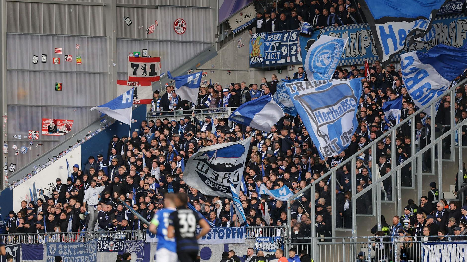 Einige Fans, die Hertha zum Auswärtsspiel in Darmstadt begleiteten, schlugen auf der Rückfahrt im Zug über die Stränge.