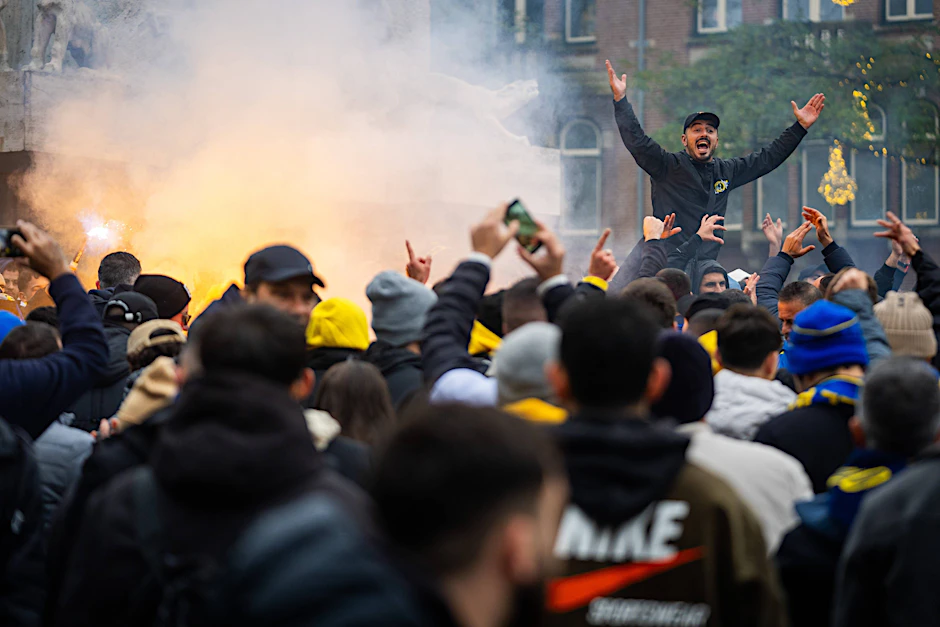 Anhänger von Maccabi Tel Aviv am Donnerstag in Amsterdam