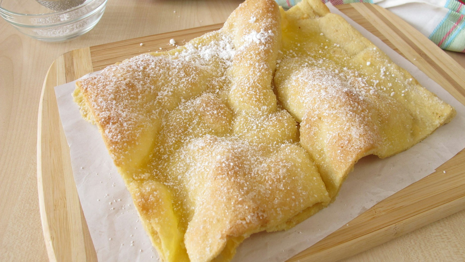 Huckelkuchen wird auch als Prophetenkuchen bezeichnet und ist ein echter Klassiker. Das Rezept ist perfekt, wenn spontan Besuch kommt.