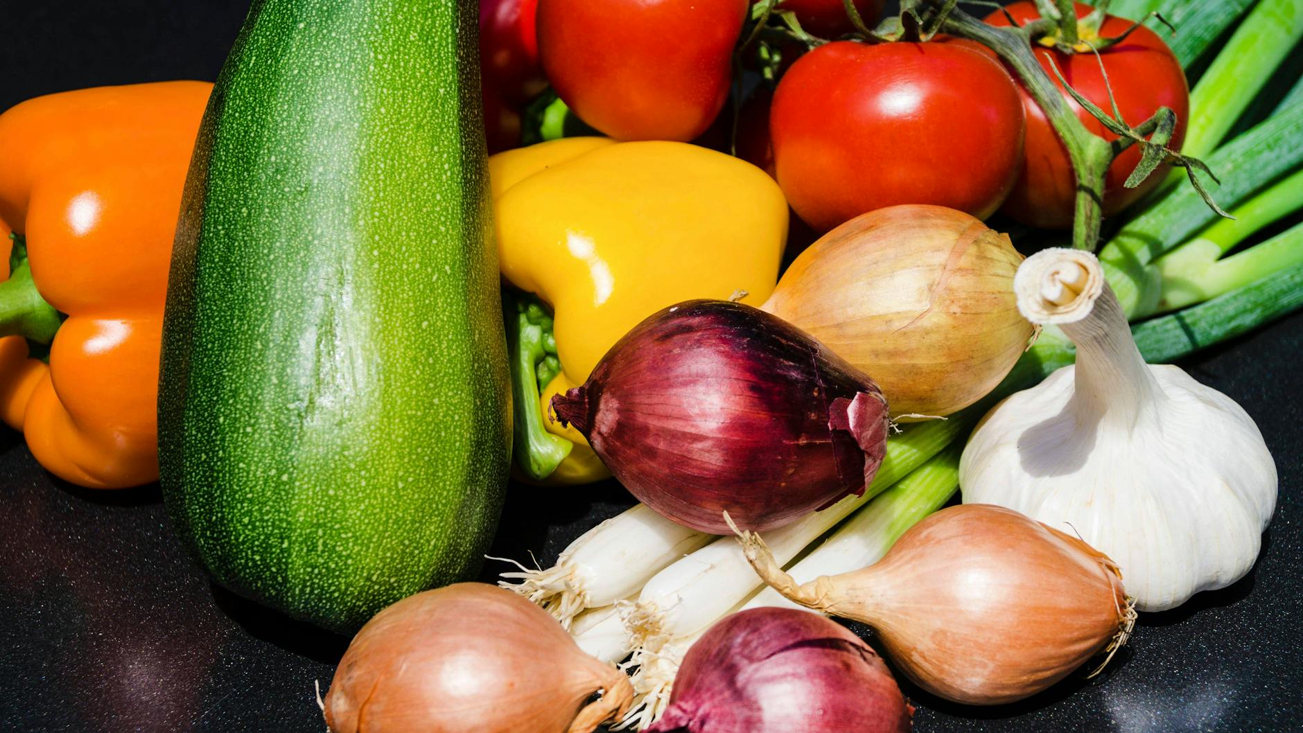Das frische Gemüse ist der gesunde Part bei dem Rezept für die Hackfleisch-Pfanne.