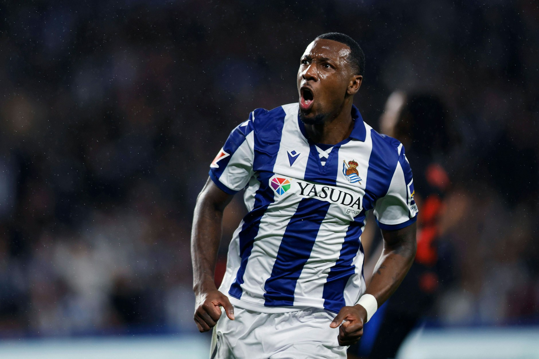 Sheraldo Becker (29) trifft gegen den FC Barcelona zum ersten Mal in dieser Saison und jubelt mit San Sebastián über drei wichtige Punkte.