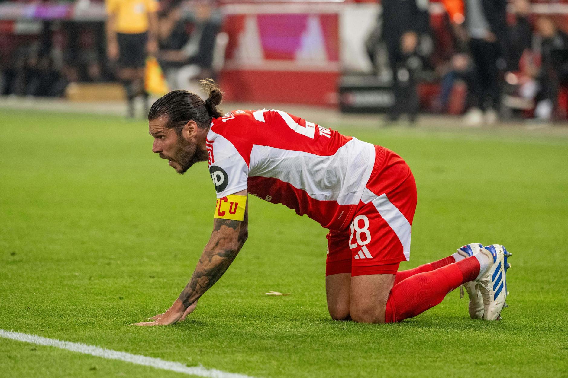 Steht stets wieder auf: Christopher Trimmel, Kapitän des 1. FC Union, geht immer an die Schmerzgrenze oder sogar darüber hinaus.