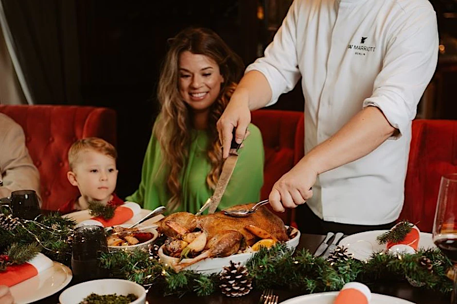 Weihnachten feiern, wie es sein soll – unvergesslich und luxuriös im JW Marriott Berlin.