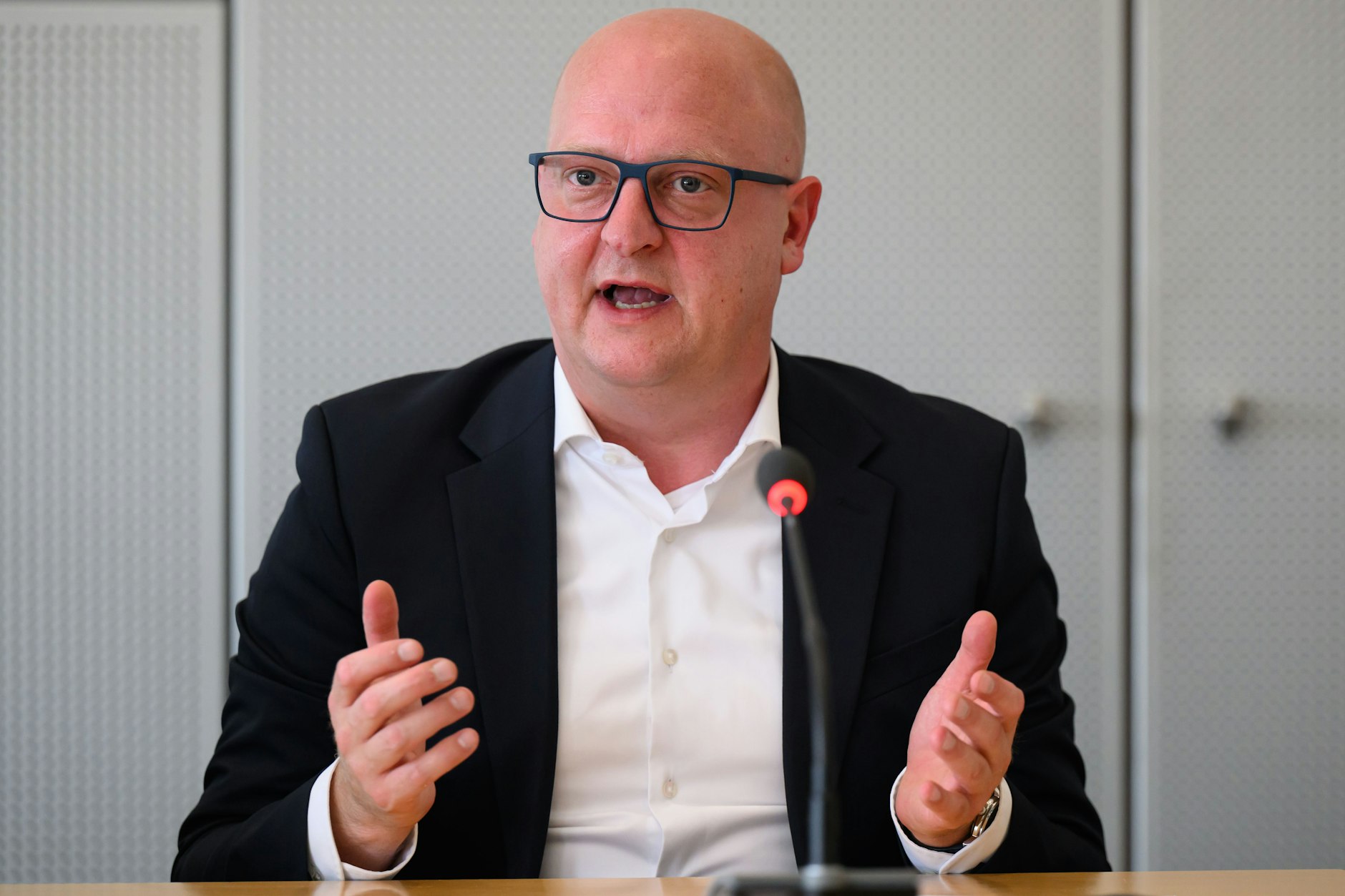 Sachsens SPD-Chef Henning Homann hält die Bildung einer neuen Landesregierung vor Weihnachten für möglich.