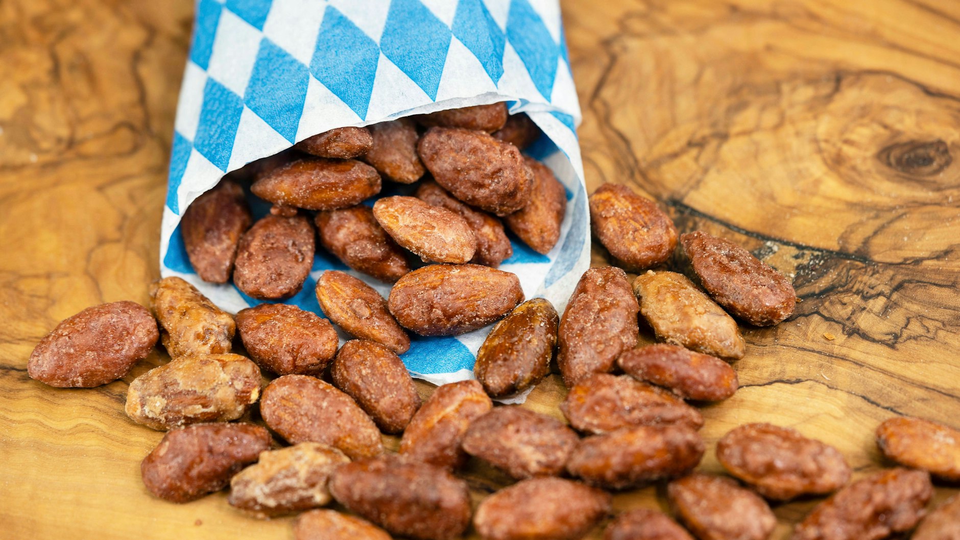 Das Rezept für gebrannte Mandeln ist genial, schmeckt wie auf dem Weihnachtsmarkt. 