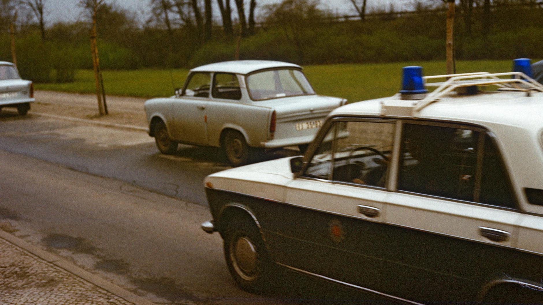 Ein Wagen der DDR-Volkspolizei im Einsatz in Berlin.
