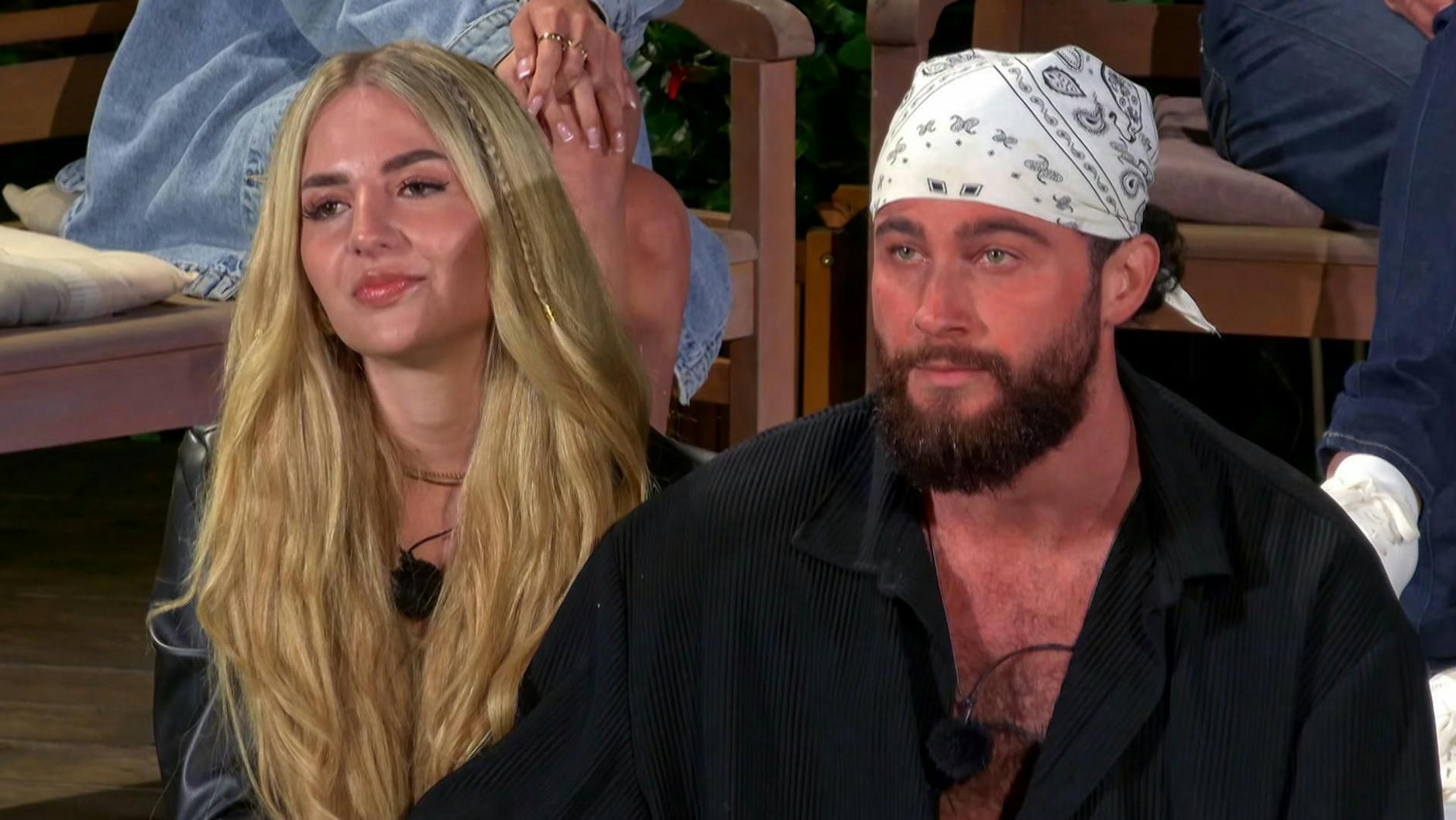 Umut und Emma (hier im „Sommerhaus der Stars“) selbst dementieren, wieder zusammen zu sein.