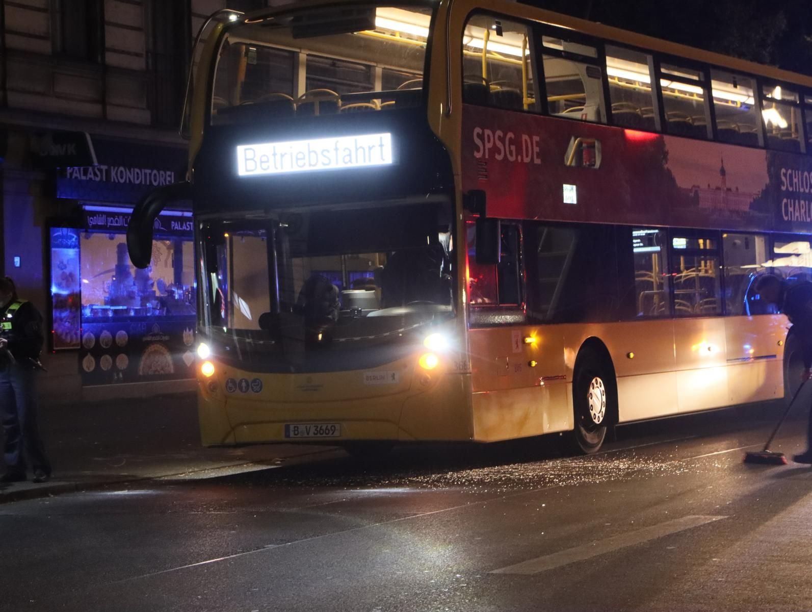 Angriff in Neukölln: Busfahrer mit großem Pflasterstein attackiert