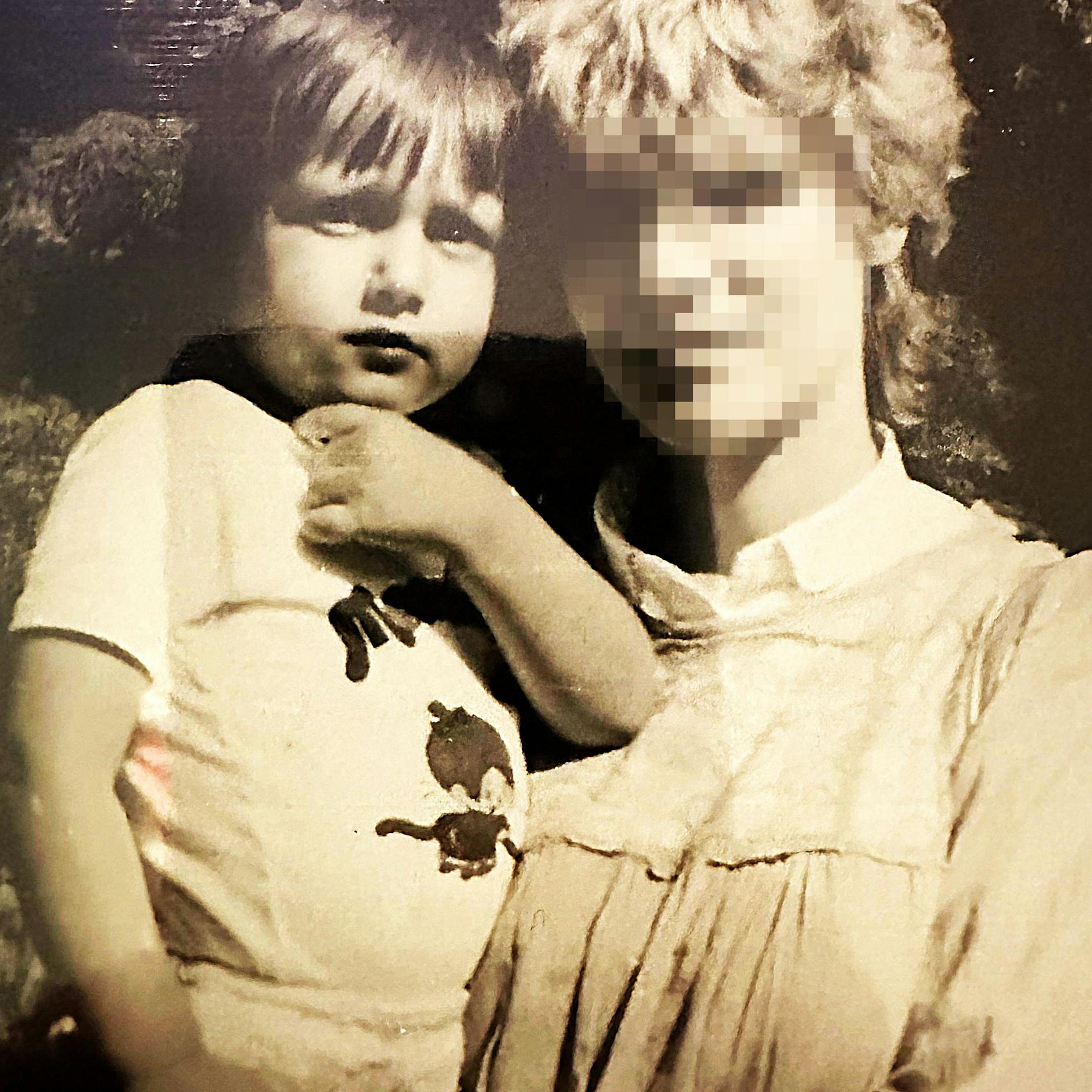 Zain Stief als Kind mit seiner leiblichen Mutter, die sich als seine Schwester ausgab.